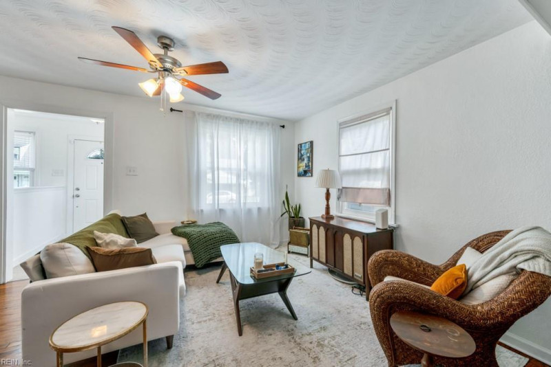 Photo 2 of 31 residential for sale in Portsmouth virginia