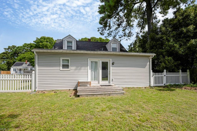 Photo 27 of 31 residential for sale in Portsmouth virginia