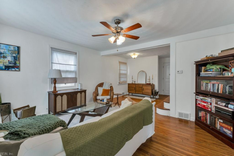 Photo 4 of 31 residential for sale in Portsmouth virginia