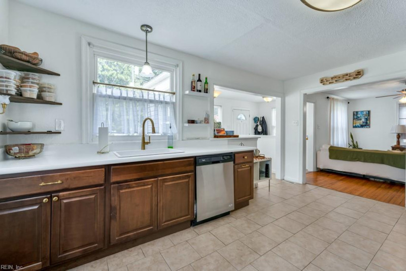 Photo 7 of 31 residential for sale in Portsmouth virginia