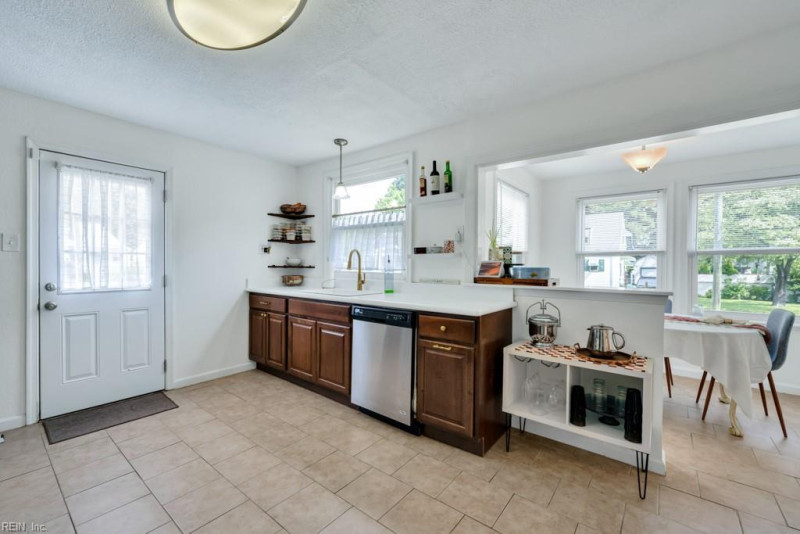 Photo 8 of 31 residential for sale in Portsmouth virginia