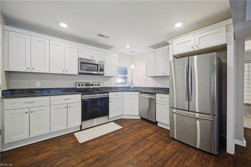 Photo 12 of 44 residential for sale in Norfolk virginia