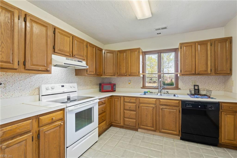 Photo 5 of 50 residential for sale in Southampton County virginia