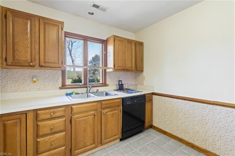 Photo 6 of 50 residential for sale in Southampton County virginia