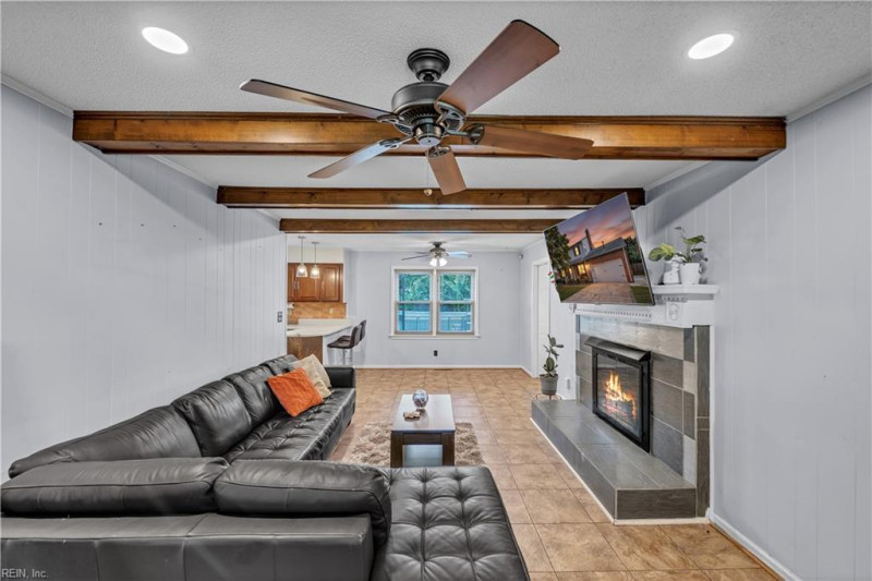 Photo 11 of 46 residential for sale in Virginia Beach virginia