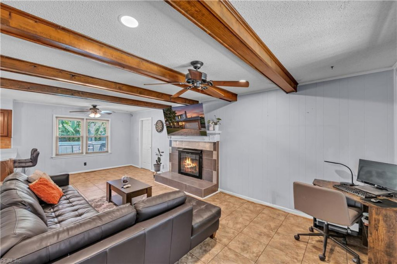 Photo 12 of 46 residential for sale in Virginia Beach virginia