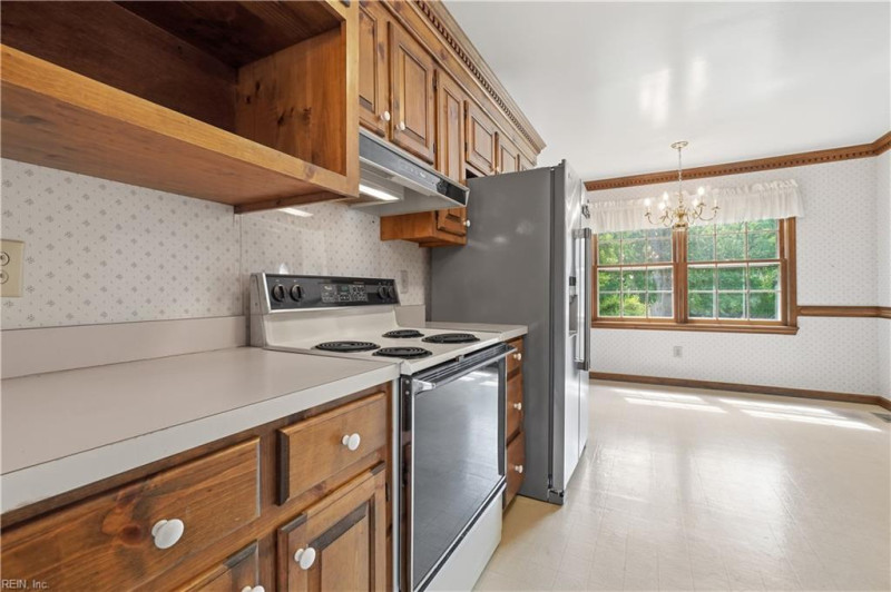 Photo 10 of 45 residential for sale in Chesapeake virginia