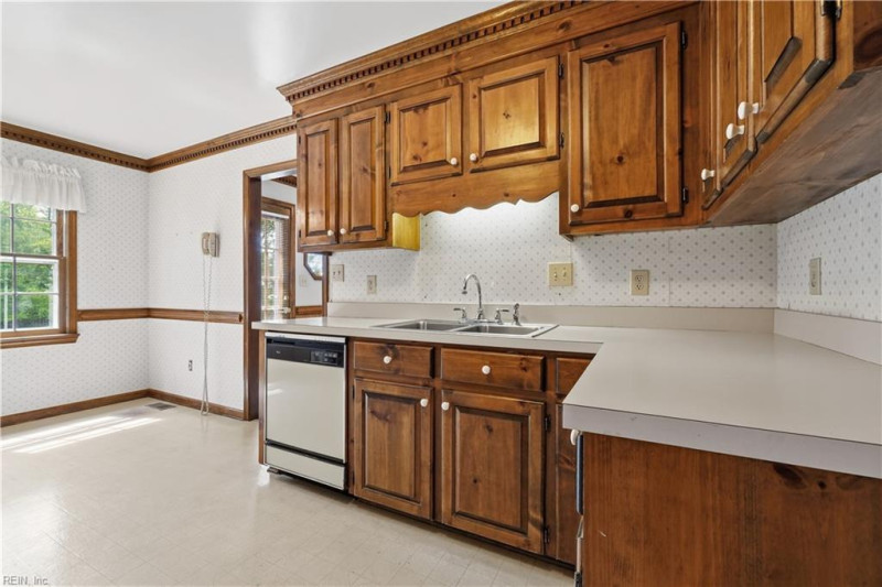 Photo 11 of 45 residential for sale in Chesapeake virginia