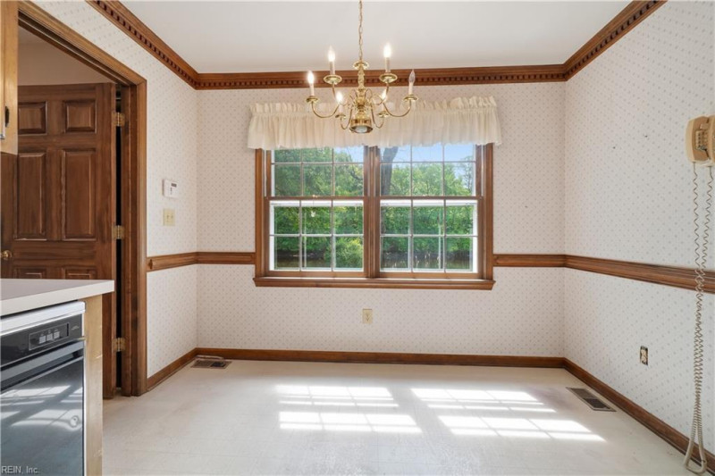 Photo 12 of 45 residential for sale in Chesapeake virginia