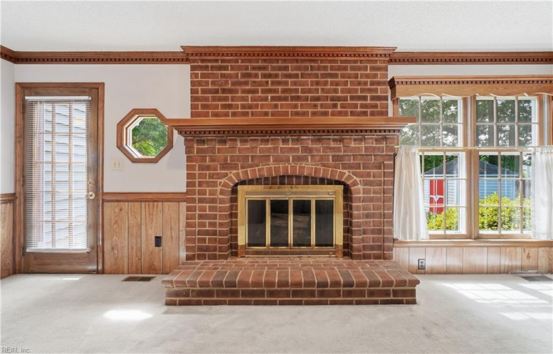 Photo 14 of 45 residential for sale in Chesapeake virginia