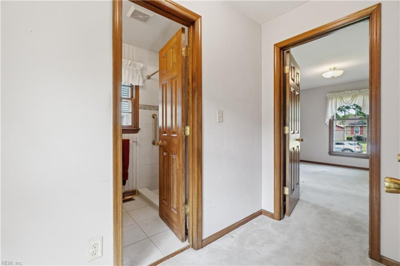 Photo 16 of 45 residential for sale in Chesapeake virginia
