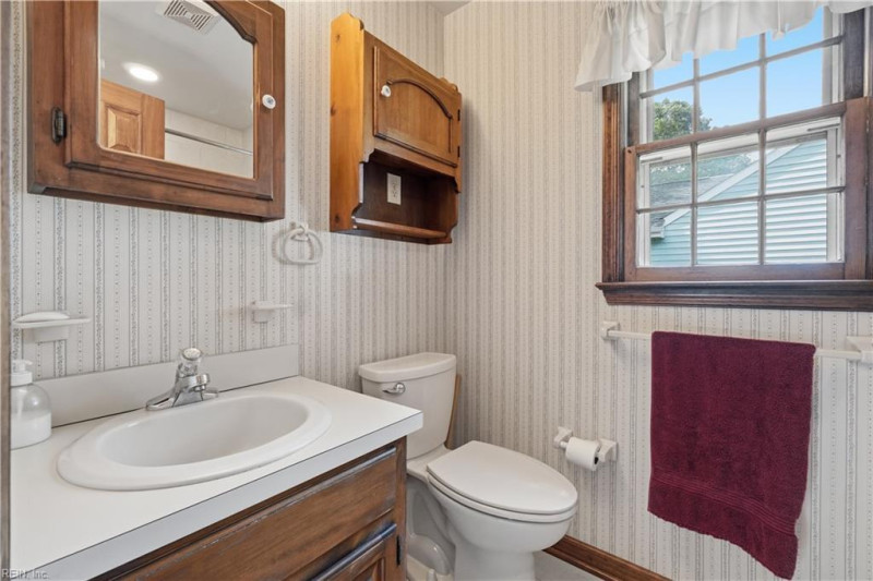 Photo 17 of 45 residential for sale in Chesapeake virginia
