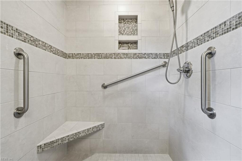 Photo 18 of 45 residential for sale in Chesapeake virginia