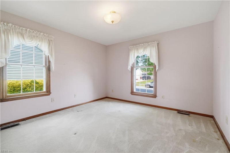 Photo 19 of 45 residential for sale in Chesapeake virginia