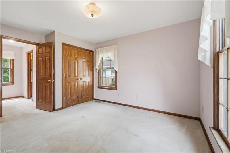 Photo 20 of 45 residential for sale in Chesapeake virginia