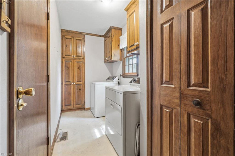 Photo 21 of 45 residential for sale in Chesapeake virginia