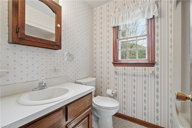 Photo 27 of 45 residential for sale in Chesapeake virginia
