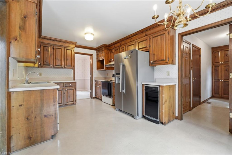 Photo 9 of 45 residential for sale in Chesapeake virginia