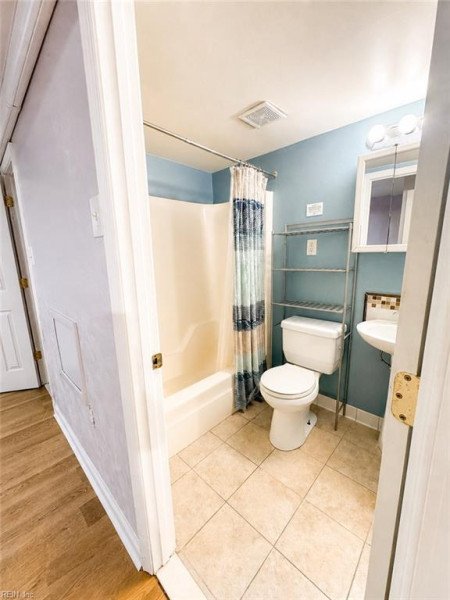 Photo 7 of 10 residential for sale in Virginia Beach virginia