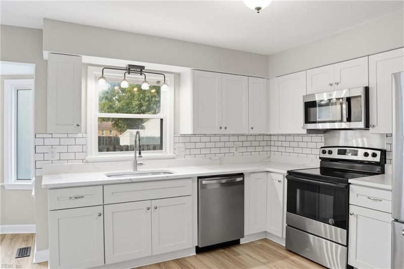Photo 11 of 31 residential for sale in Chesapeake virginia