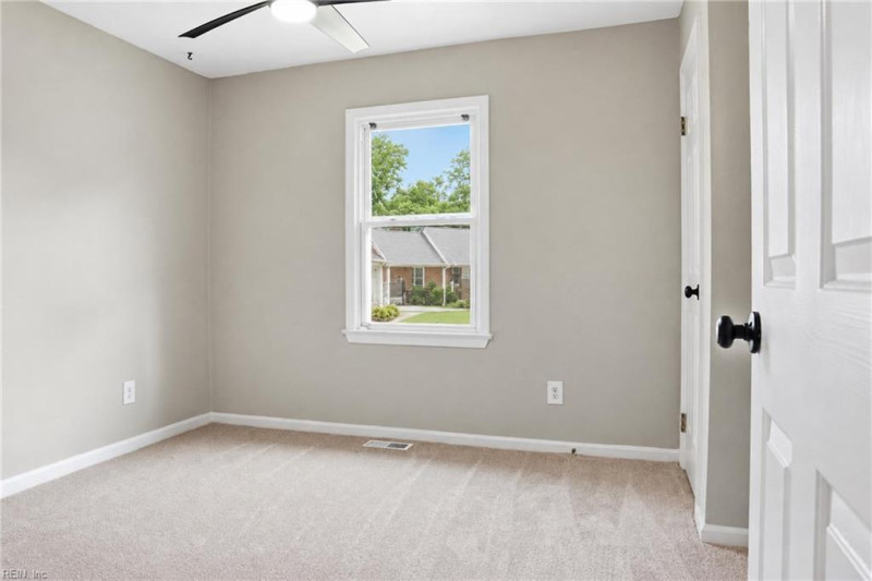 Photo 16 of 31 residential for sale in Chesapeake virginia