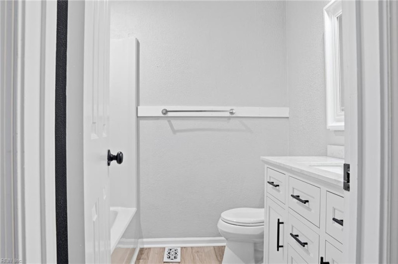 Photo 17 of 31 residential for sale in Chesapeake virginia