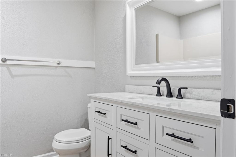 Photo 18 of 31 residential for sale in Chesapeake virginia