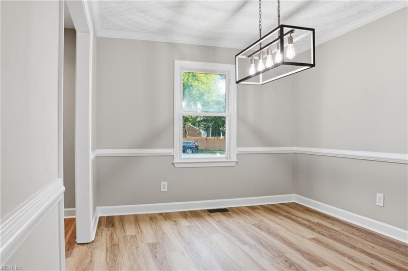Photo 6 of 31 residential for sale in Chesapeake virginia