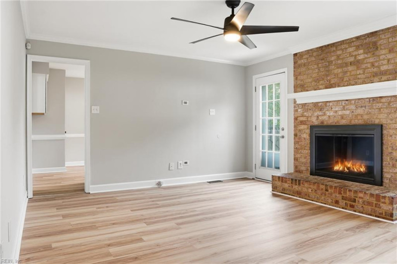 Photo 7 of 31 residential for sale in Chesapeake virginia