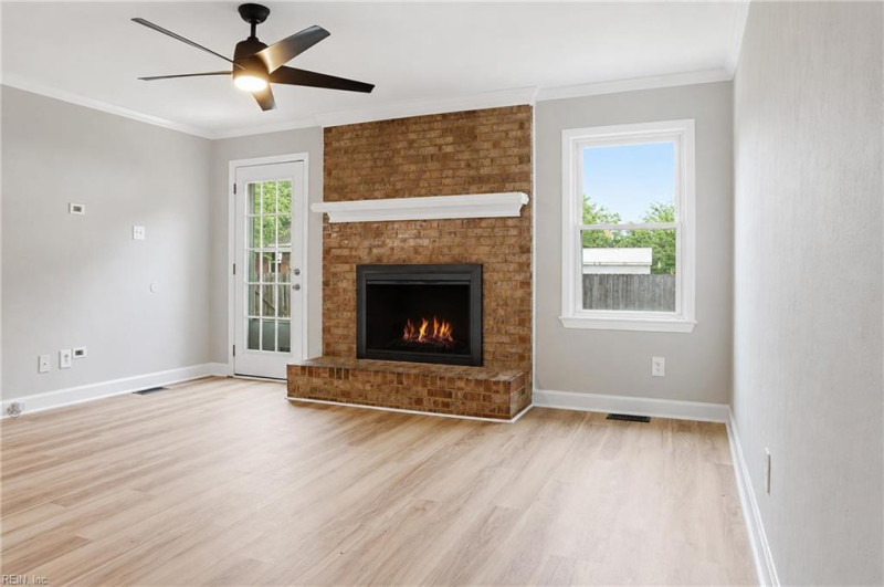 Photo 8 of 31 residential for sale in Chesapeake virginia