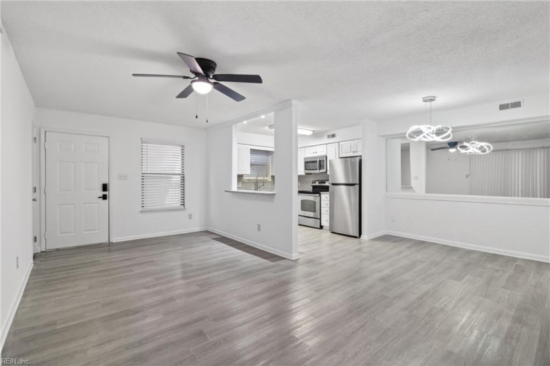 Photo 9 of 33 residential for sale in Newport News virginia