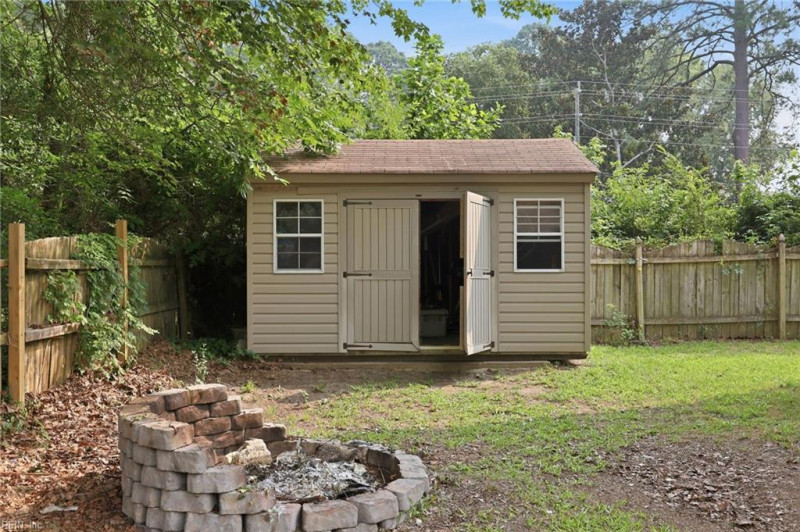 Photo 29 of 32 residential for sale in Chesapeake virginia