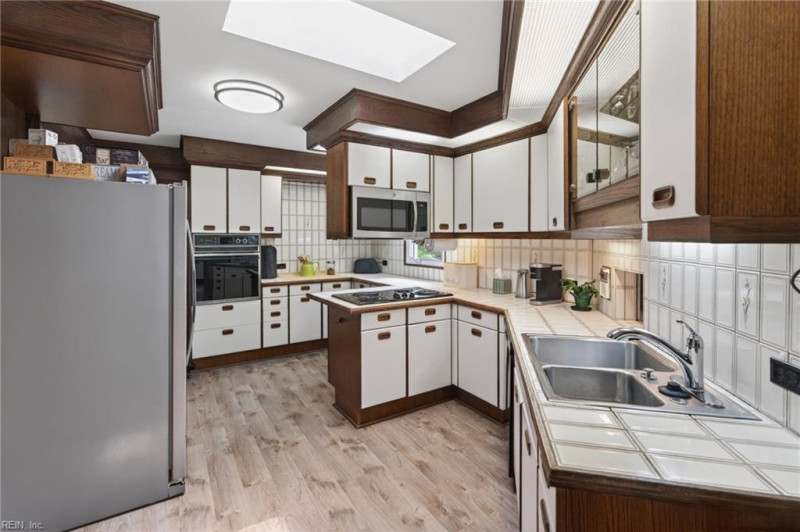 Photo 10 of 41 residential for sale in Norfolk virginia