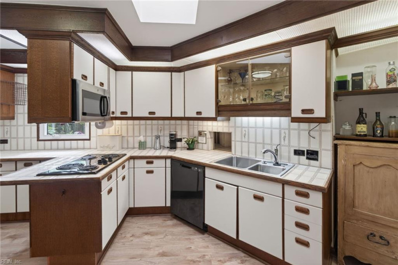 Photo 11 of 41 residential for sale in Norfolk virginia