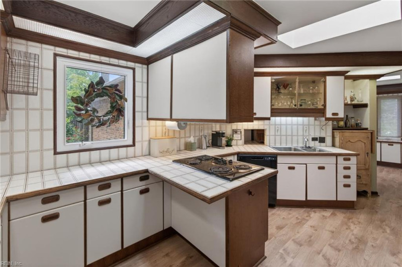 Photo 13 of 41 residential for sale in Norfolk virginia