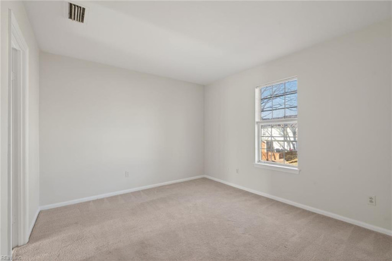 Photo 12 of 16 residential for sale in Chesapeake virginia