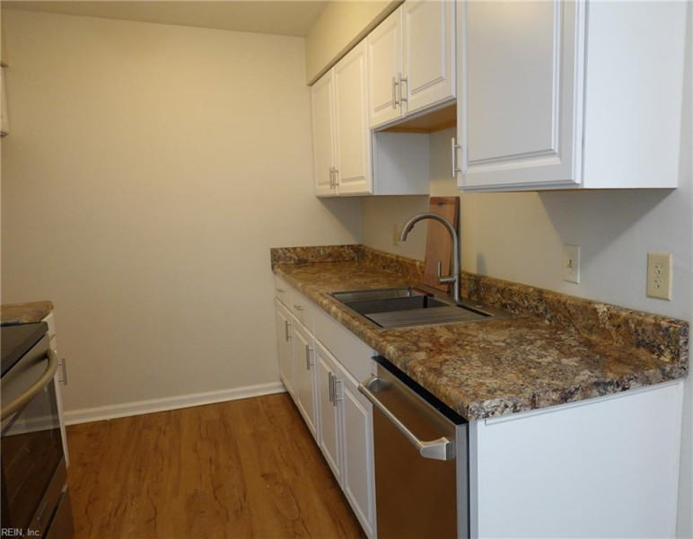 Photo 2 of 16 residential for sale in Chesapeake virginia