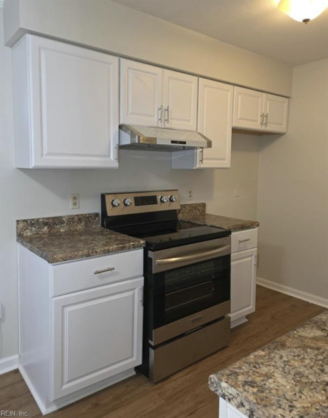 Photo 3 of 16 residential for sale in Chesapeake virginia
