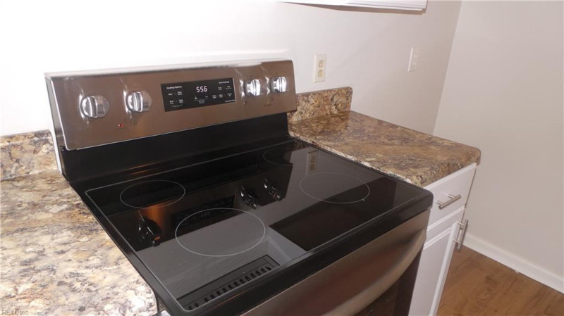 Photo 4 of 16 residential for sale in Chesapeake virginia