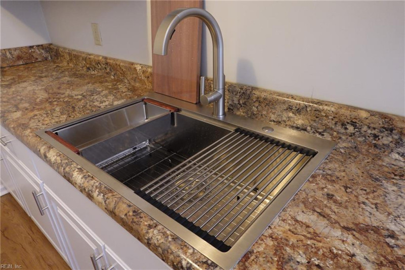 Photo 6 of 16 residential for sale in Chesapeake virginia