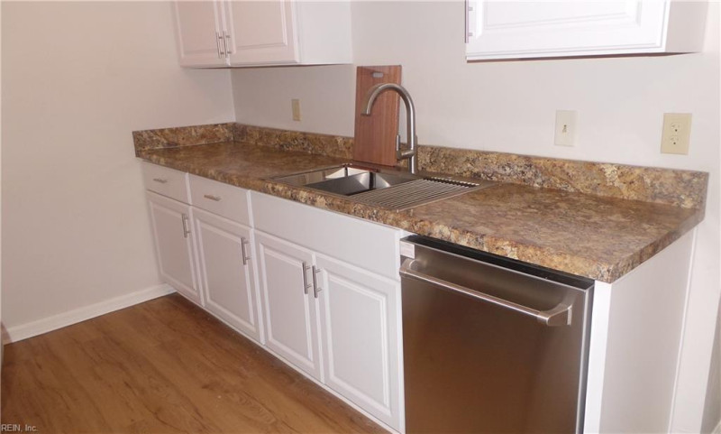 Photo 7 of 16 residential for sale in Chesapeake virginia