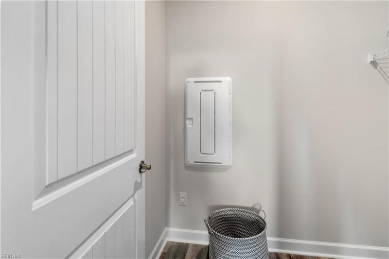Photo 14 of 30 residential for sale in Chesapeake virginia