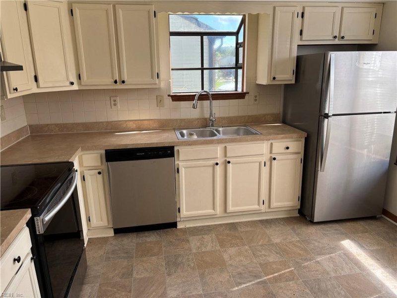 Photo 5 of 13 residential for sale in Virginia Beach virginia
