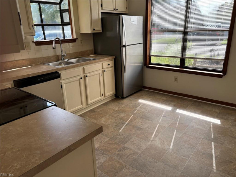 Photo 6 of 13 residential for sale in Virginia Beach virginia
