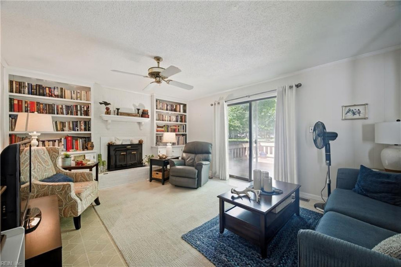 Photo 11 of 31 residential for sale in Hampton virginia