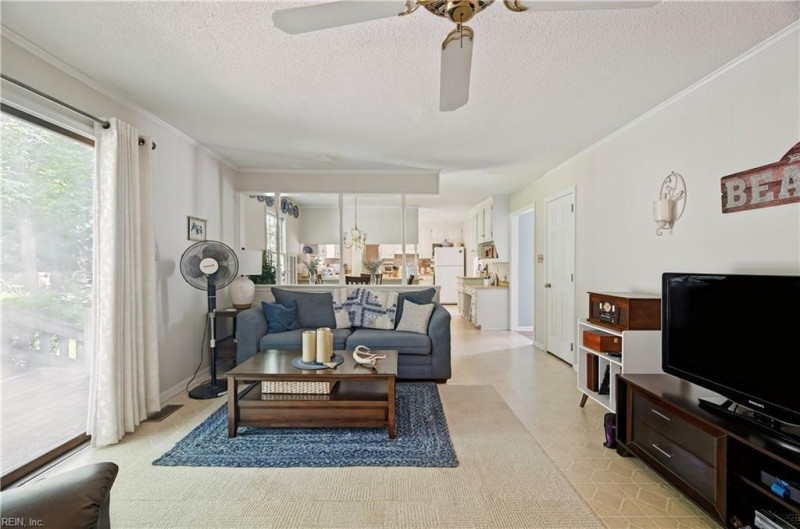 Photo 12 of 31 residential for sale in Hampton virginia