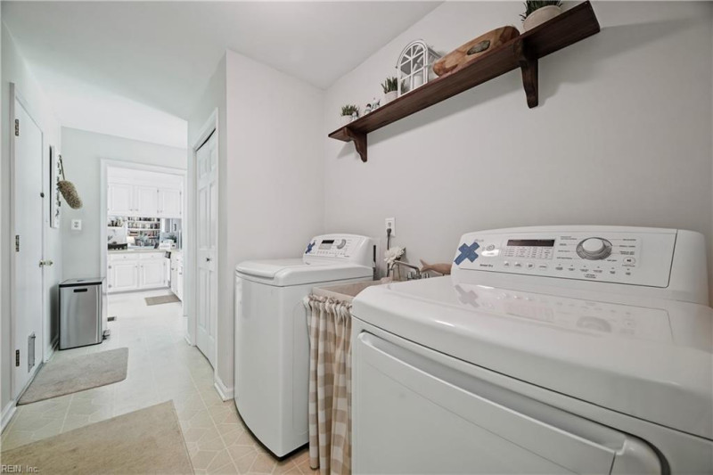 Photo 14 of 31 residential for sale in Hampton virginia