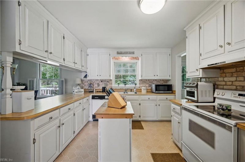 Photo 2 of 31 residential for sale in Hampton virginia