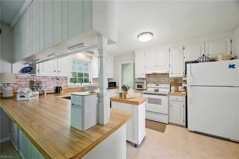 Photo 8 of 31 residential for sale in Hampton virginia