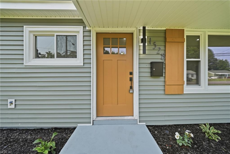 Photo 2 of 19 residential for sale in Hampton virginia